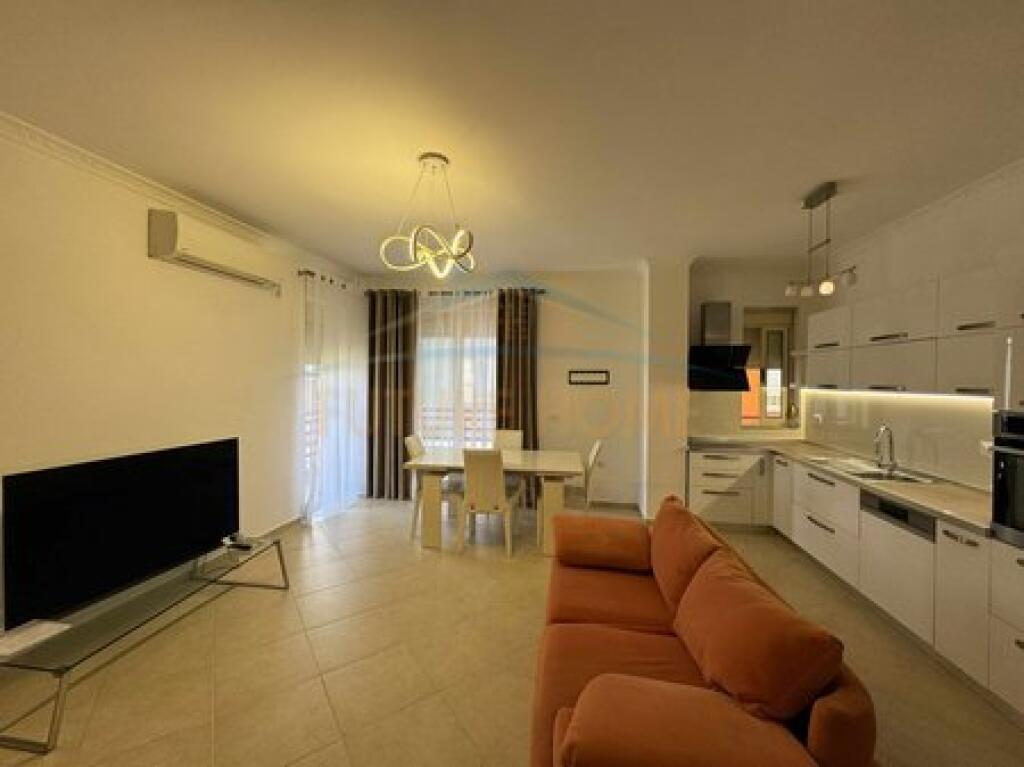 Shitet, Apartament 2+1, Liqeni i Thate, Tiranë.