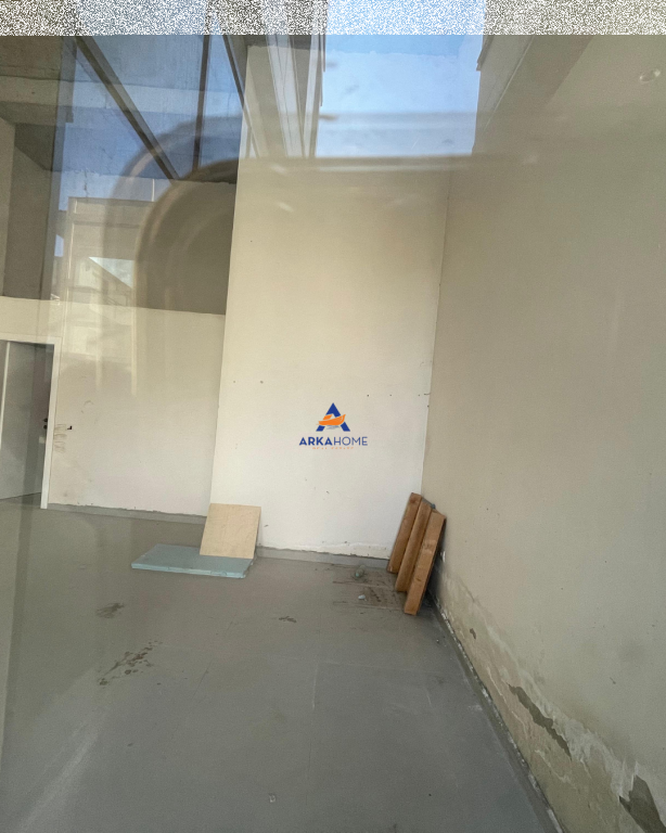 NEGOZIO IN AFFITTO 83M2 "EX CAMPO DI AVIAZIONE" 1200 EURO