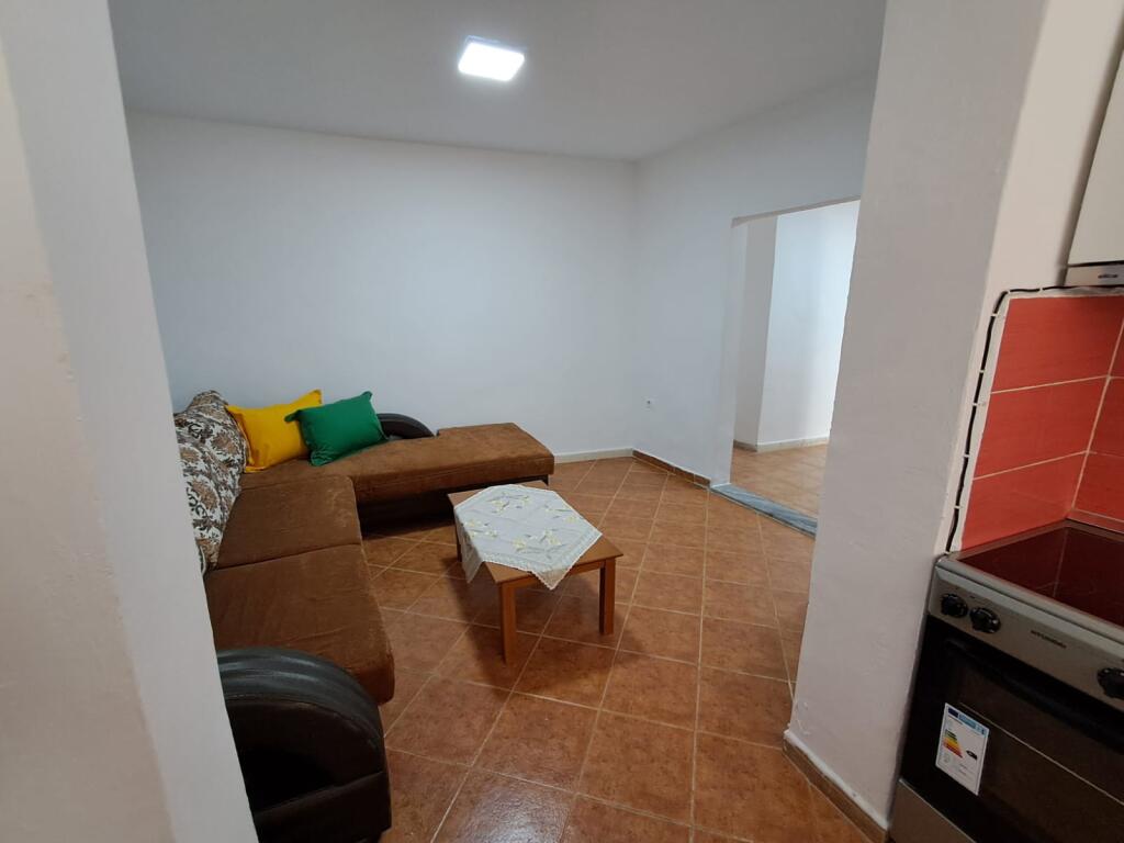 FOR RENT – FIRST FLOOR OF A VILLA 1+1 📍 Neighborhood no.10 (New Neighborhood) – Durrës