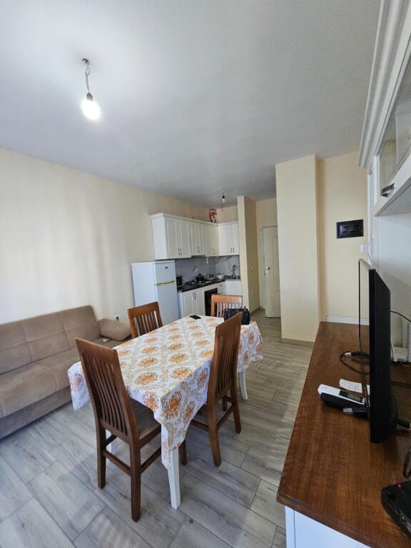 Jepet me qira apartament 1+1 rrote kuqe