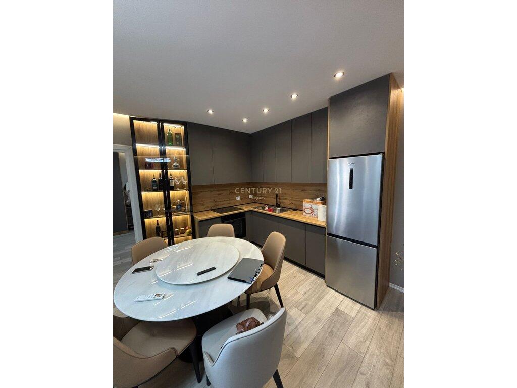 Apartment 1+1 + parking space for rent Univers City