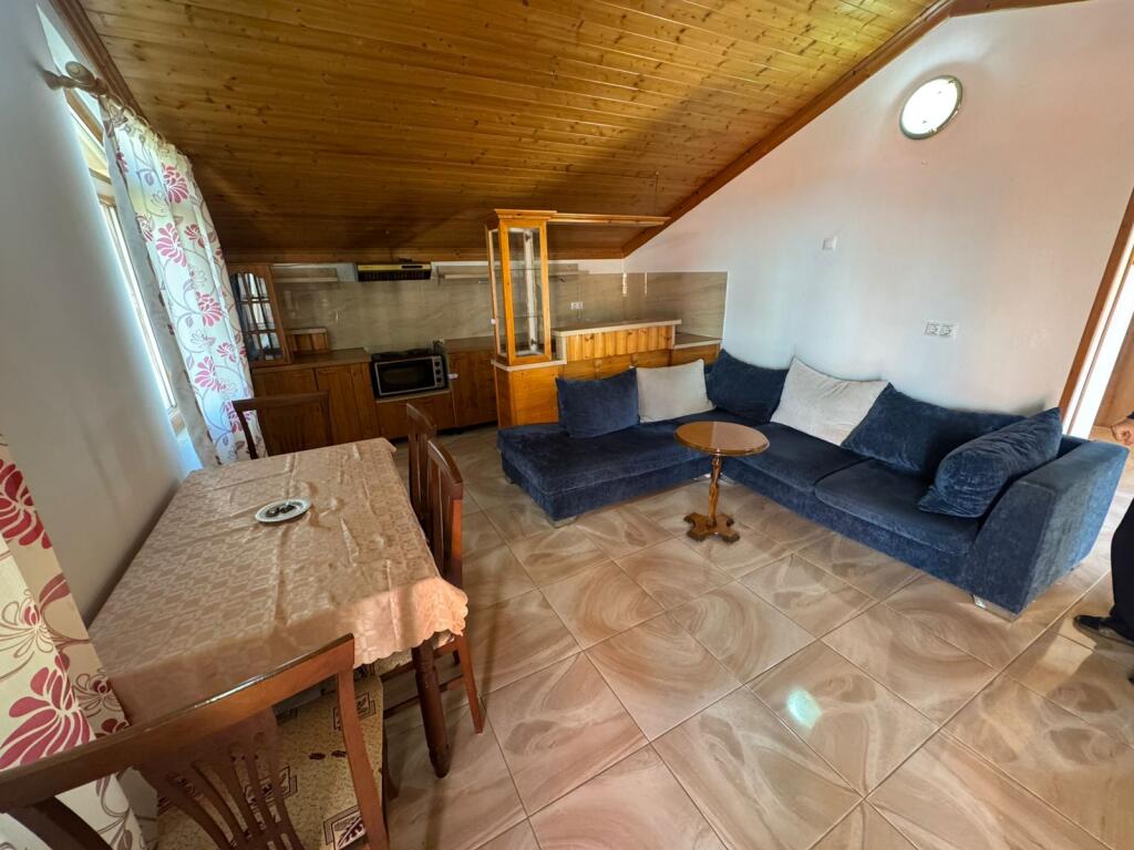 🏡 Appartamento 2+1 in affitto   📍 Via 3 Vëllezërit Kondi  💶 500€ (non trattabile)