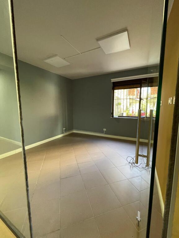 UFFICIO IN AFFITTO 93 M2 BLLOK 1.000 EURO