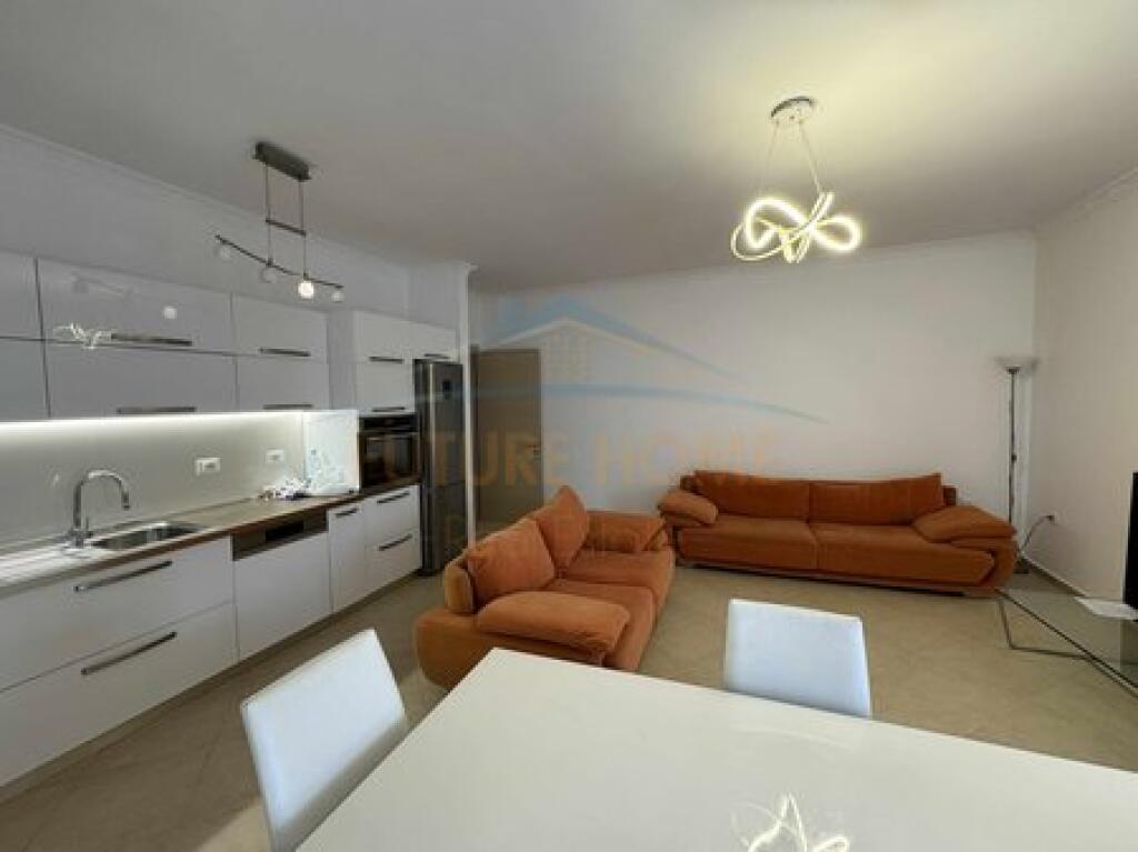 Shitet, Apartament 2+1, Liqeni i Thate, Tiranë.