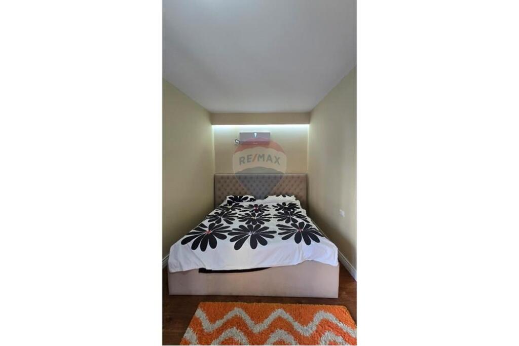 Apartment 2+1 with a super veranda for sale in Yzberisht