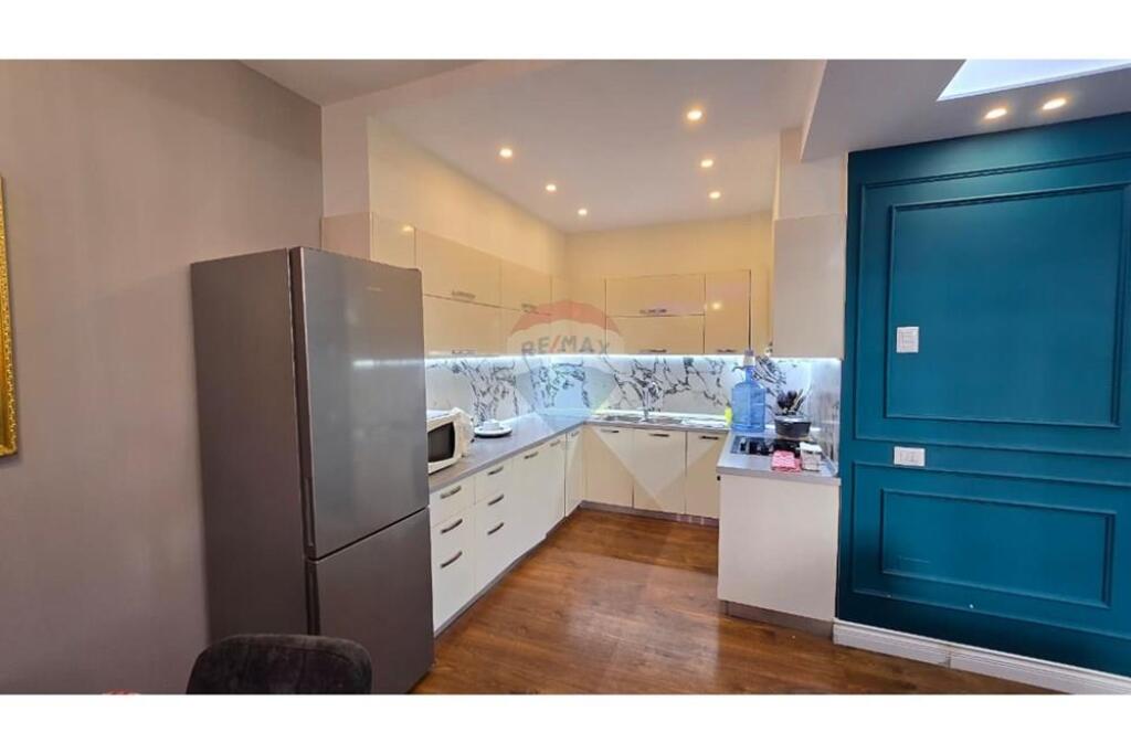 Apartment 2+1 with a super veranda for sale in Yzberisht