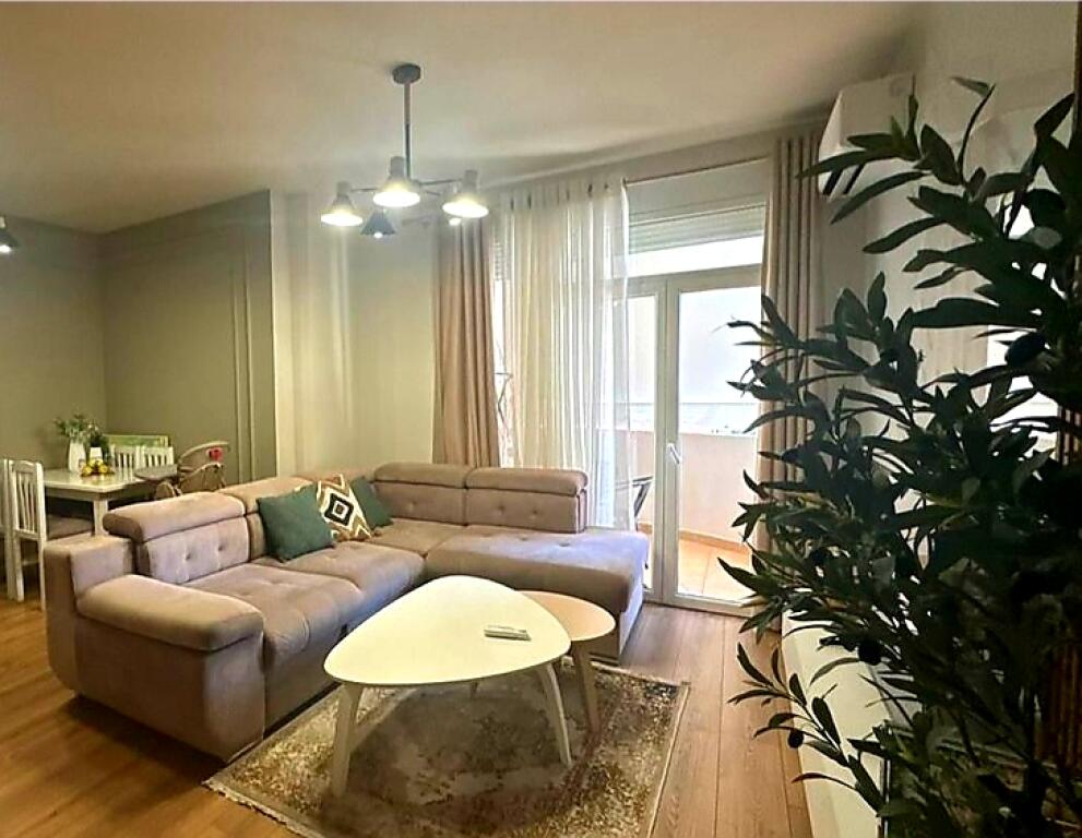 Apartment 2+1+2 for rent on Elbasan Street!
