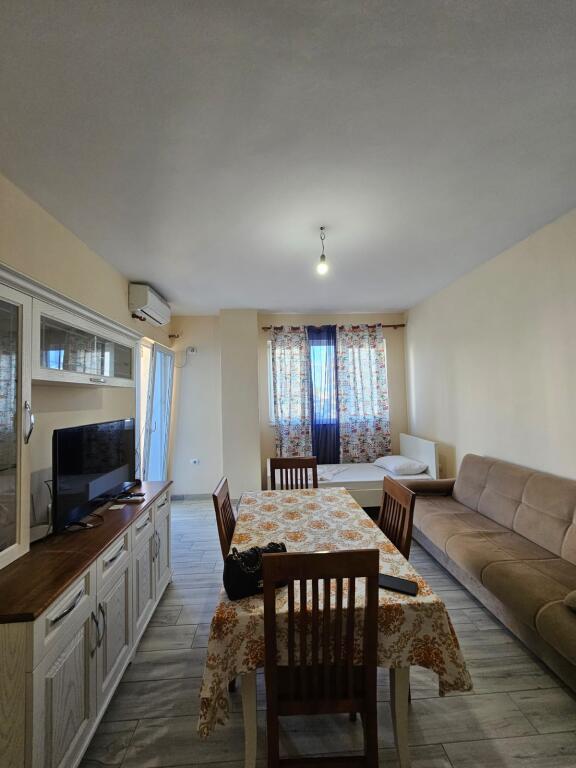 Jepet me qira apartament 1+1 rrote kuqe