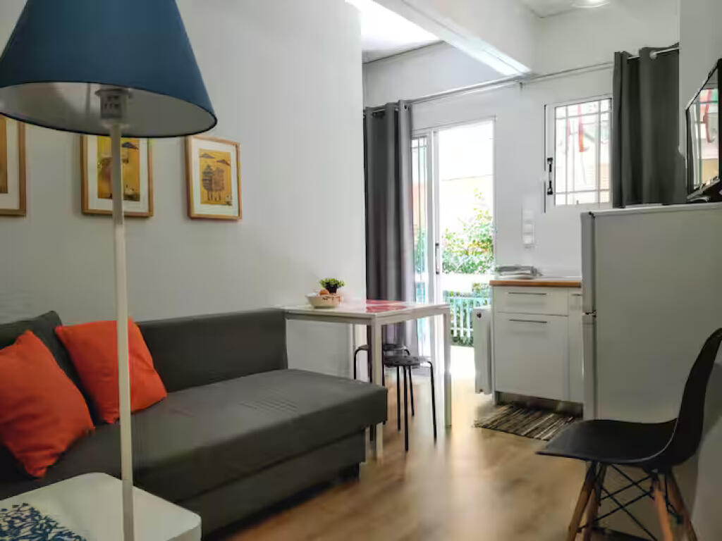 Appartamento In Affitto 2+1 Vicino alla Scuola Rossa (ID B2201524) Tirana