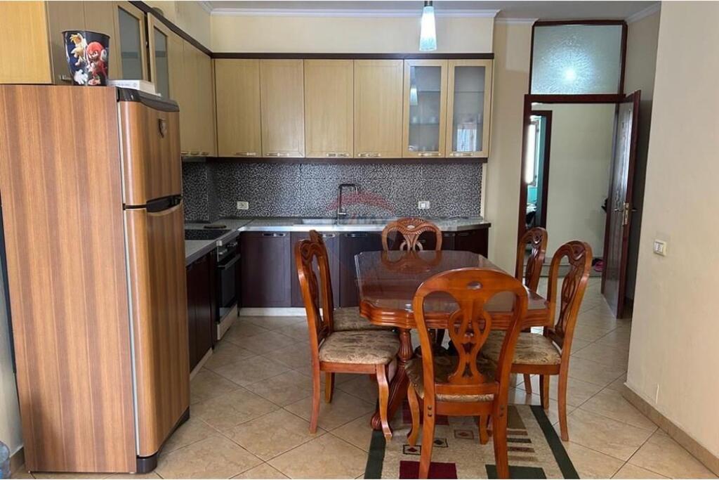 Jepet me qira apartament 2+1 tek kthesa e kamzes.!
