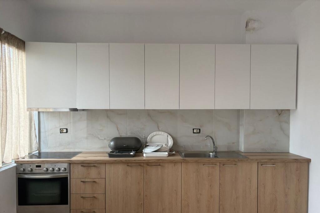 Appartamento in affitto 2+1 in Via Elbasan, vicino al Palazzo delle Brigate
