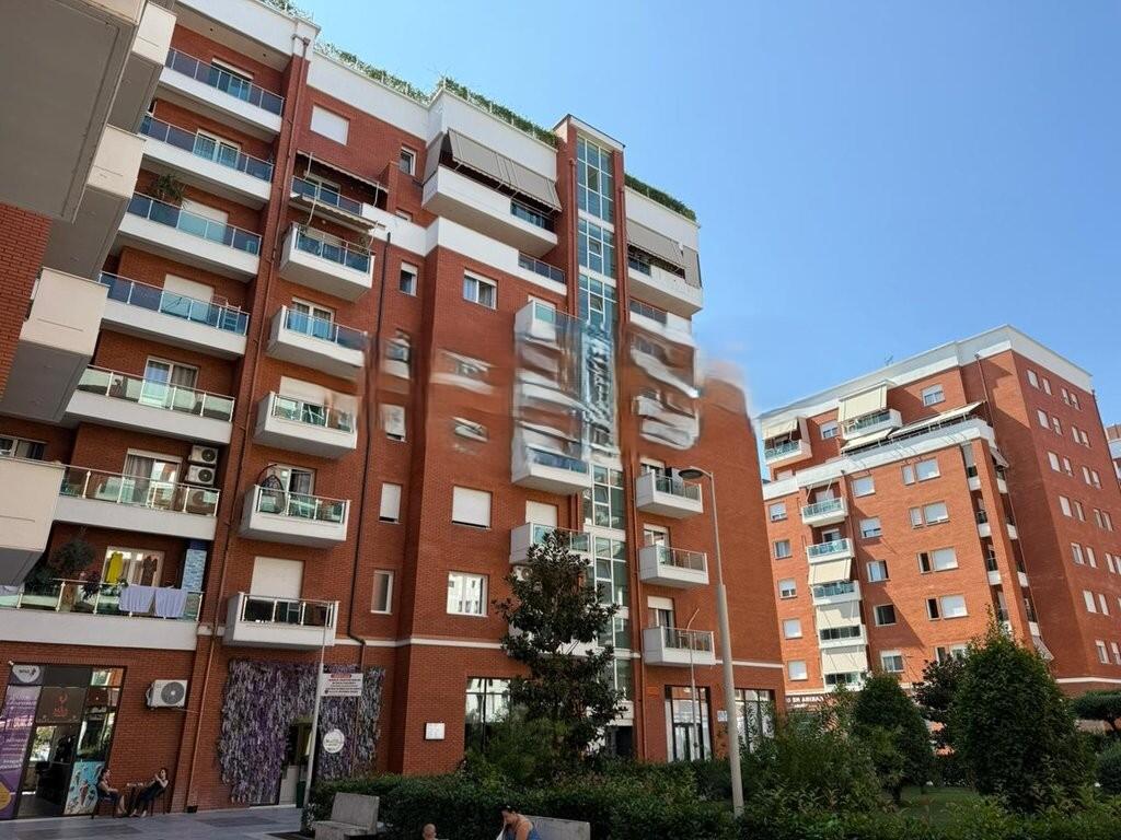 Shitet apartament premium 2+1+2+post parkimi ne kompleksin Sima Com, Unaza e re. 320,000 € /Muaj