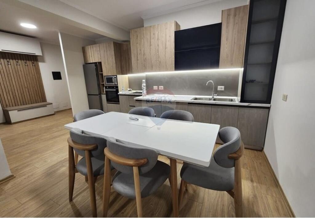 Jepet apartament me qira 2+1+2+2 ballkone tek Zogu i Zi tek Logosi.