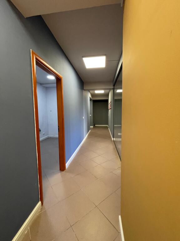 UFFICIO IN AFFITTO 93 M2 BLLOK 1.000 EURO
