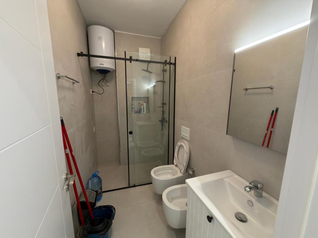 📣 Jepet me Qira Apartament 1+1 📍 Rruga “5 Maji”, Tiranë 🏢 Kati i 3-të me 2 ashensorë | Pallat i ri 🛋️ I pabanuar më parë 💶 500 € në muaj (pa diskutim) 👫 Vetëm për çift