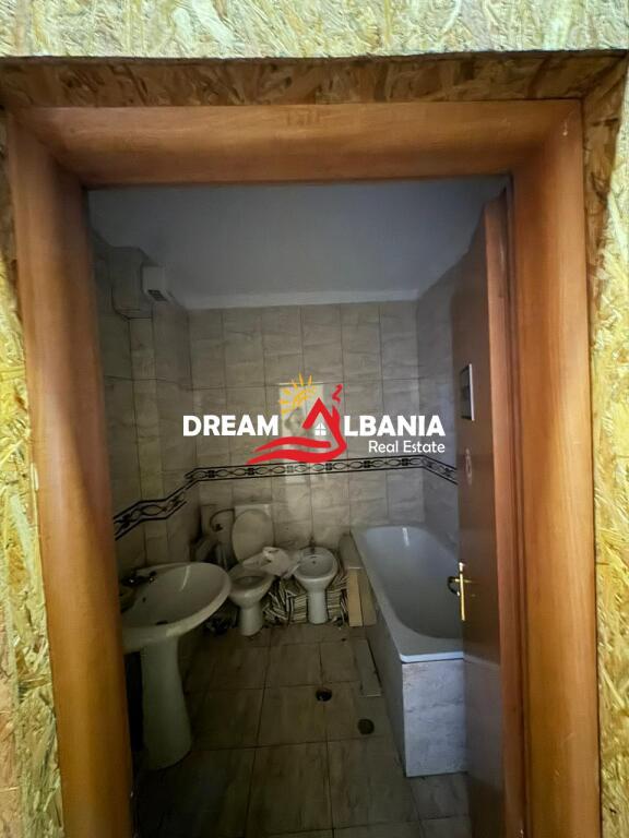 Locale Commerciale/Ufficio in affitto a Myslym Shyr, vicino alla “Corte Suprema”– Tirana (ID 42611364)