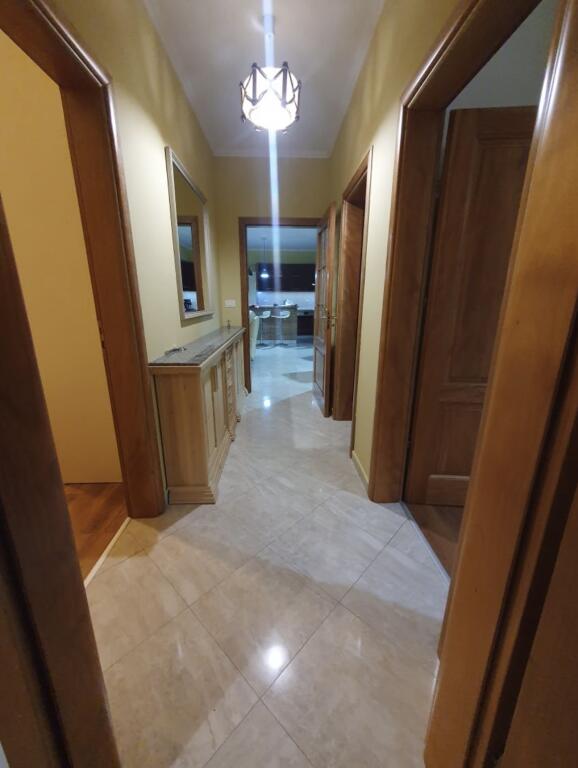 Apartament me Qera 3+2+1