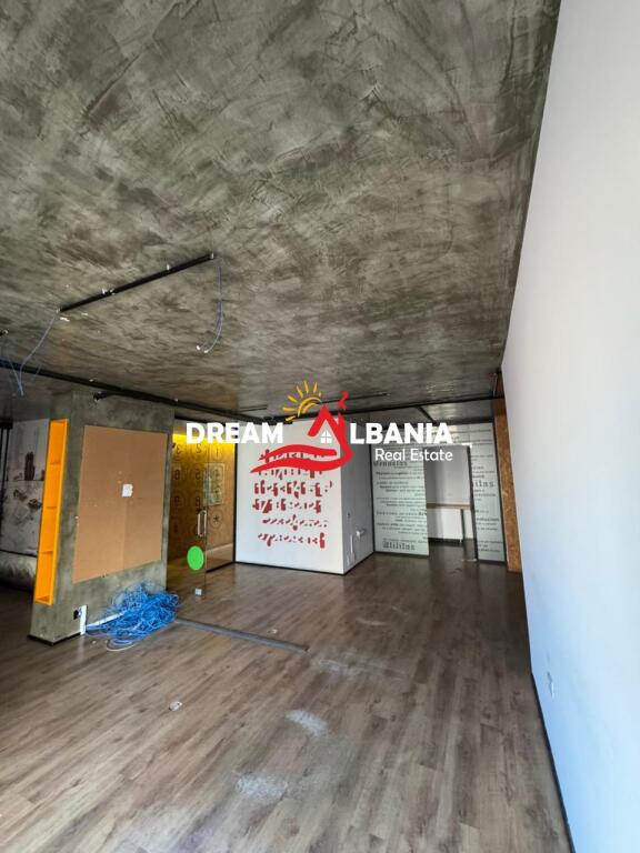 Locale Commerciale/Ufficio in affitto a Myslym Shyr, vicino alla “Corte Suprema”– Tirana (ID 42611364)