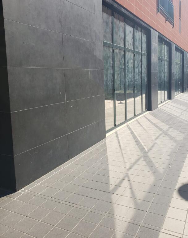 LOCALE COMMERCIALE IN AFFITTO 172M2 "GREEN CITY, ASTIR" 2600 EURO