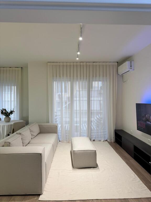 For rent 2+2 + parking at Pavarotti lake 1200 eu