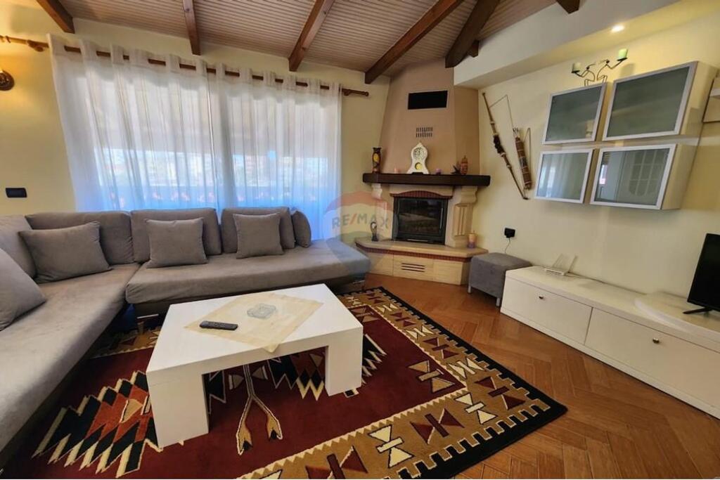 Lingue straniere, Tirana, Villa in affitto 3+1