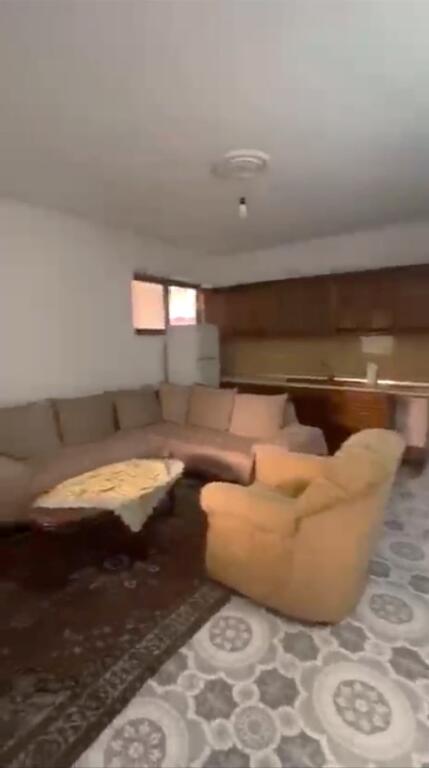 🏡Pas Spitalit Amerikan 2,Rr.Selaudin Zorba jepet me qera shtepi 1 kateshe 2+1,e mobiluar. 42,000 Leke 