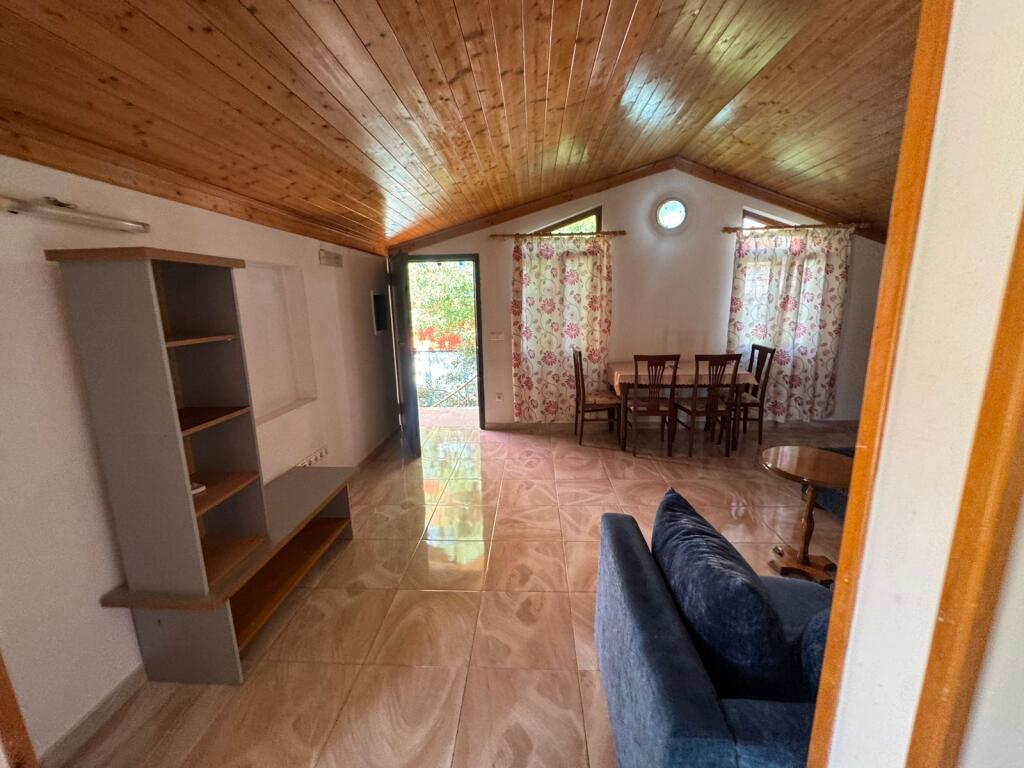 🏡 Appartamento 2+1 in affitto   📍 Via 3 Vëllezërit Kondi  💶 500€ (non trattabile)