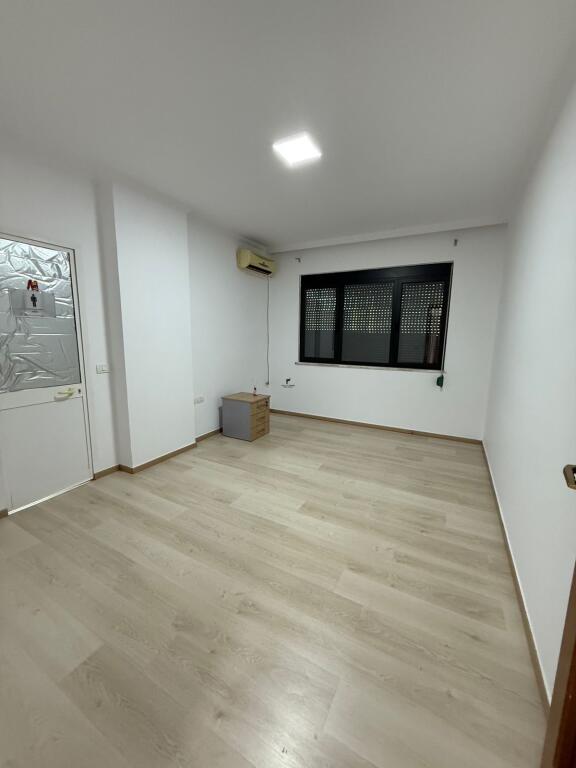 UFFICIO IN AFFITTO 170 M2 BLLOK 1400 EURO