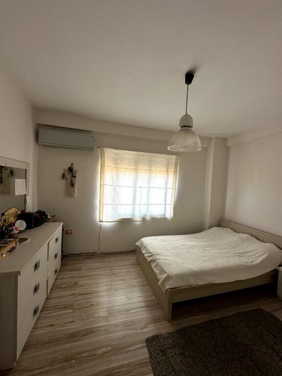 2+1,i mobiluar porcelan pas uetit ,cmimi 500 mije leke
