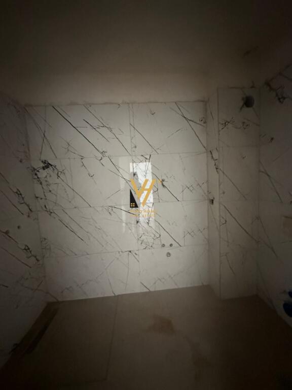 LOCALE COMMERCIALE DI 260 M2 IN AFFITTO A YZBERISHT 1.500 EURO