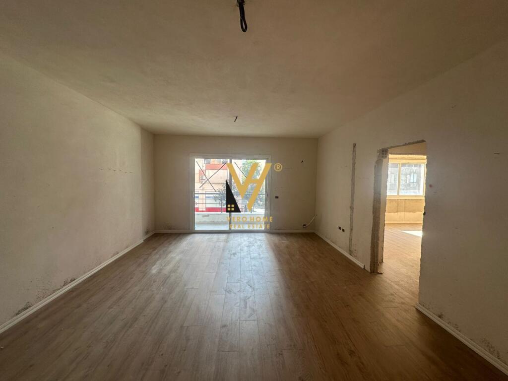 LOCALE COMMERCIALE DI 260 M2 IN AFFITTO A YZBERISHT 1.500 EURO