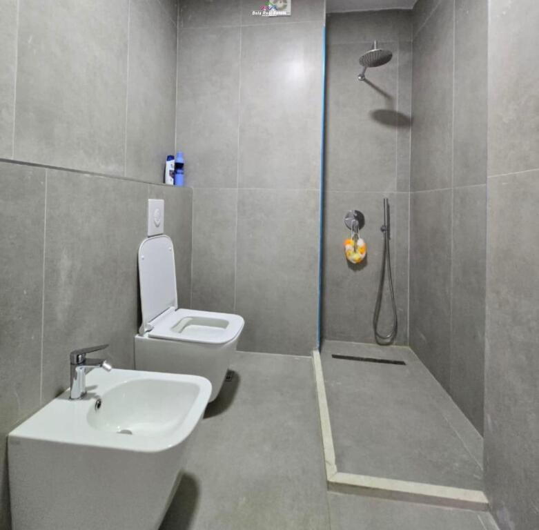 Apartament me qera 2+1+2 tek Komuna E Parisit (ID B2201525) Tirane