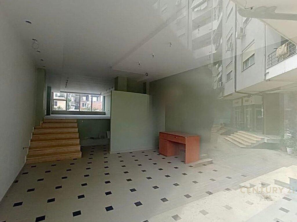 Commercial space for sale in Astir !