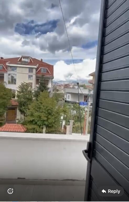 2+1,i mobiluar per here te pare,sauk i ri te xhamia,cmimi 500 euro