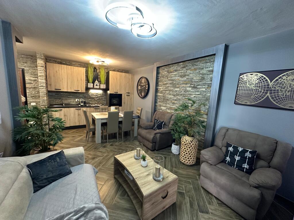 Apartament me qera 2+1 Tek 21 dhjetori,kompleksi Kontakt 