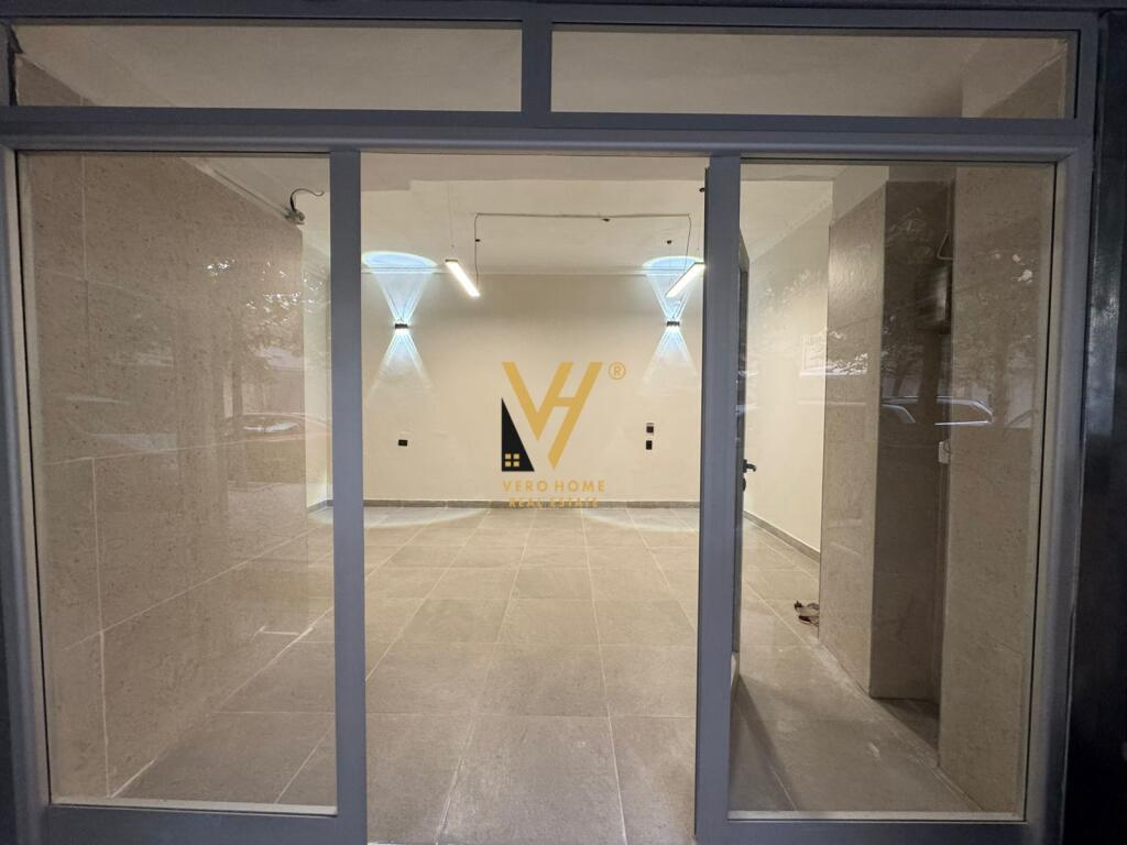 AFFITTASI NEGOZIO 30 M2 DA IRFAN TOMINI 40.000 LEKE