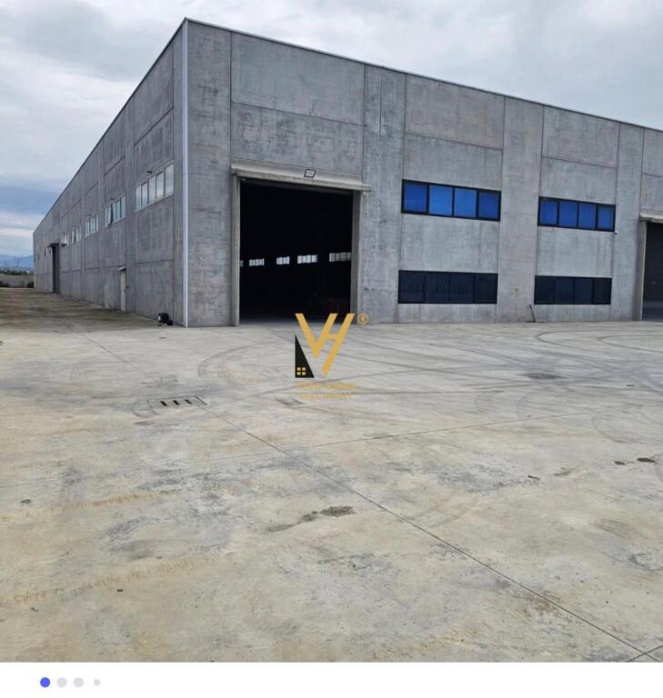 CAPANNONE 10.000 M2 IN AFFITTO SULL'AUTOSTRADA TR - DR 10.500 EURO