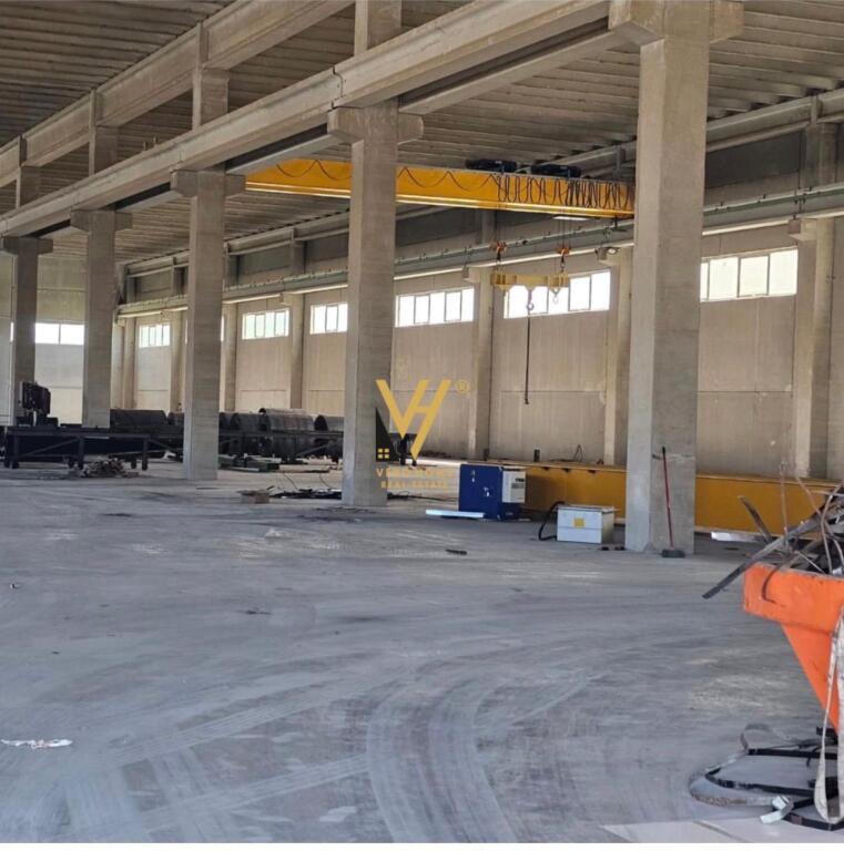 CAPANNONE 10.000 M2 IN AFFITTO SULL'AUTOSTRADA TR - DR 10.500 EURO