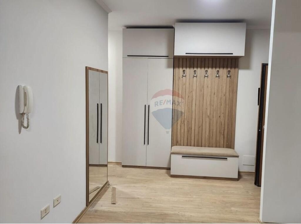 Jepet apartament me qira 2+1+2+2 ballkone tek Zogu i Zi tek Logosi.