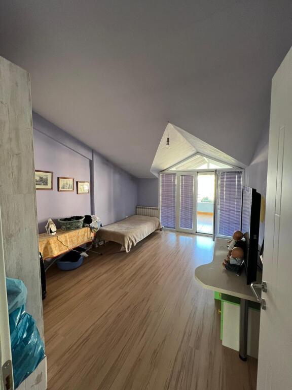 Vendesi appartamento 3+1+2 a Fresk/200,000 euro