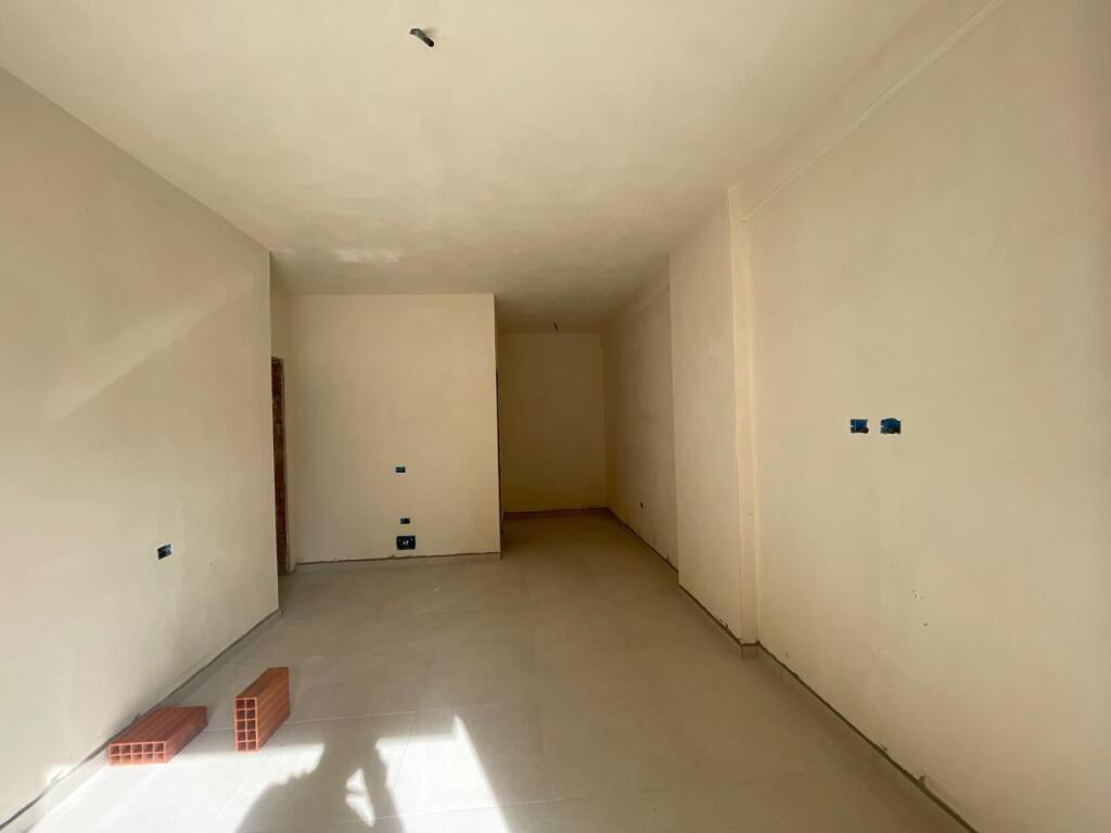 Apartament 2+1 per shitje tek Rruga e Elbasanit