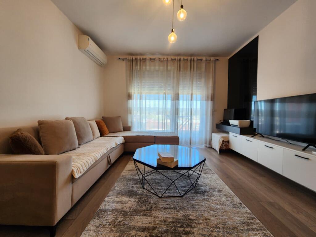 Jepet me qera apartament 1+1 ,Foleja e Gjelber ,Zogu i Zi!