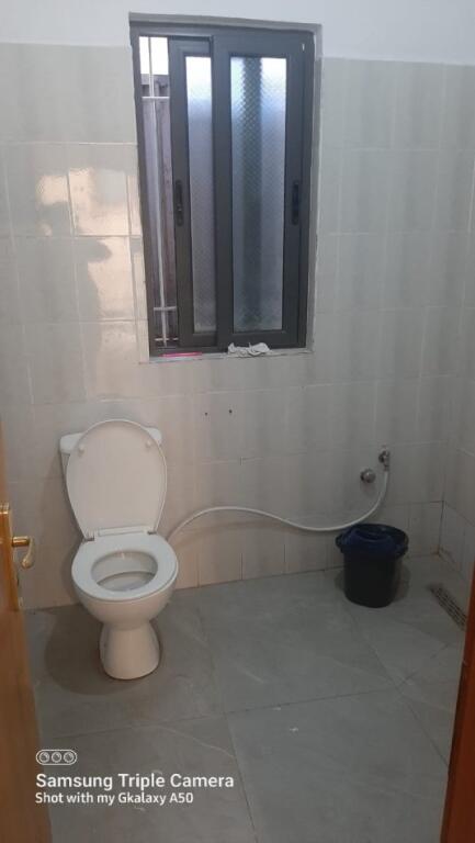 🏠Ne zonen e 5 Majit,Rr.Kamber Shevroja jepet me qera kati i 2-te i nje vile,2+1+garazhd ,i mobiluar 45,000Leke 