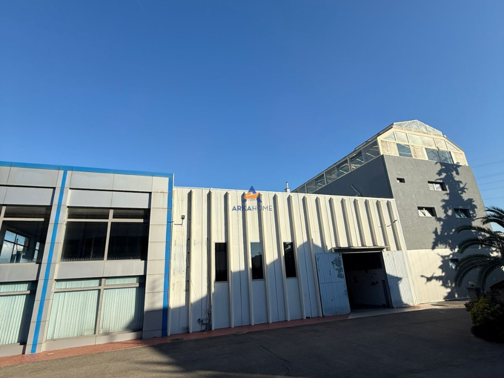 BUSINESS BUILDING FOR RENT 3000M2 "BESIDE THE TIRANA-DURRES HIGHWAY" 13000 EURO