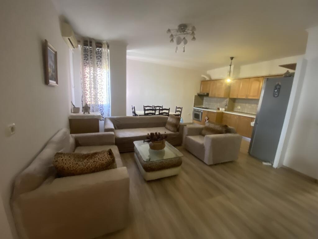 2+1,i mobiluar te ueti ne porcelan,cmimi 500 euro