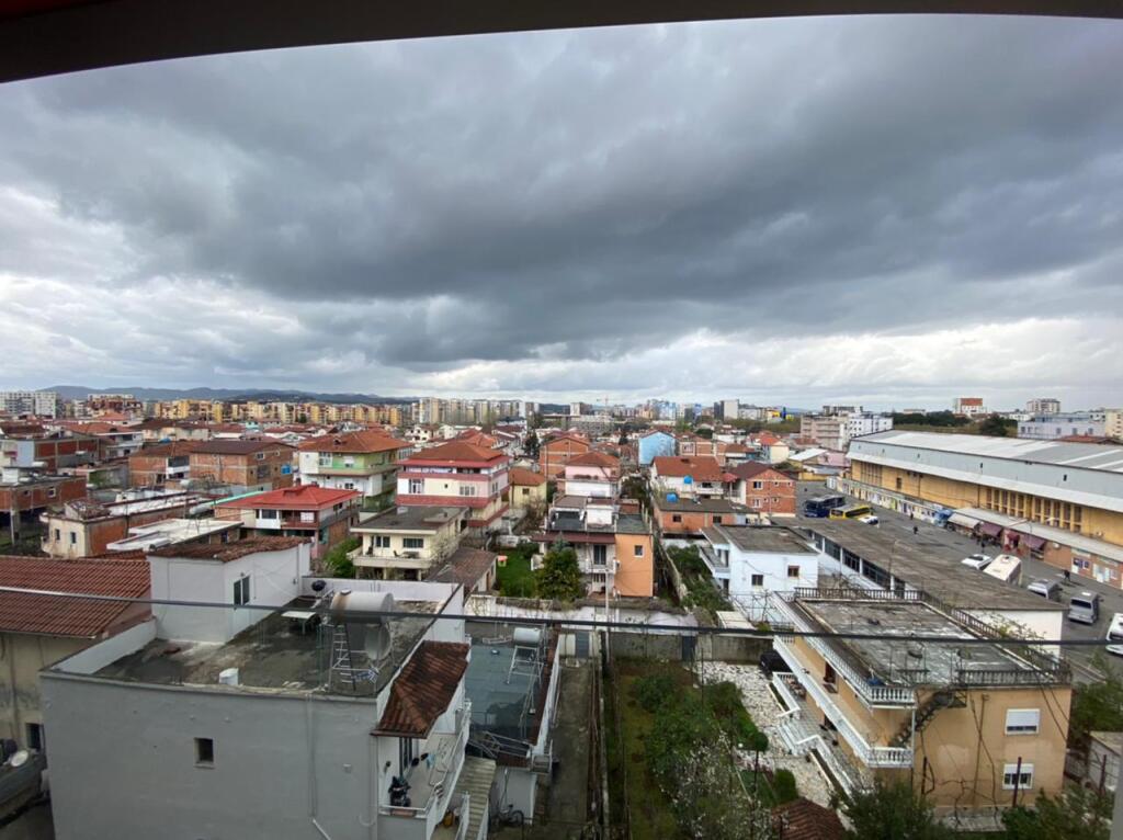 Jepet me qera apartament 1+1 ,Foleja e Gjelber ,Zogu i Zi!