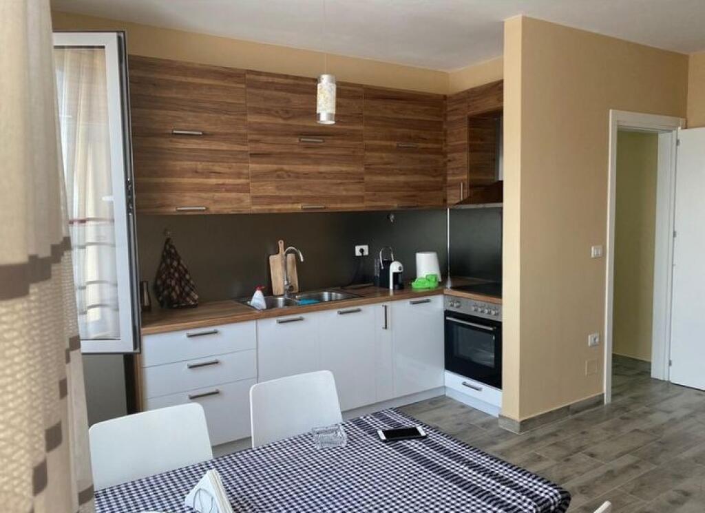 Appartamento all'asta 1+1 don Bosko, 45.000 leke (con garage 50.000 leke) .
