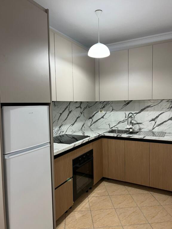 APARTAMENT ME QERA 1+1 PALLATI ME SHIGJETA 500 EURO