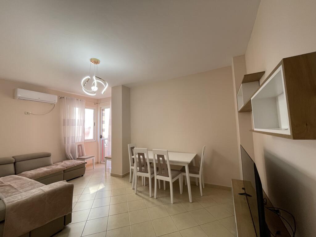 Apartament me qira  1+1 ,  2 Ballkone ne Fresk