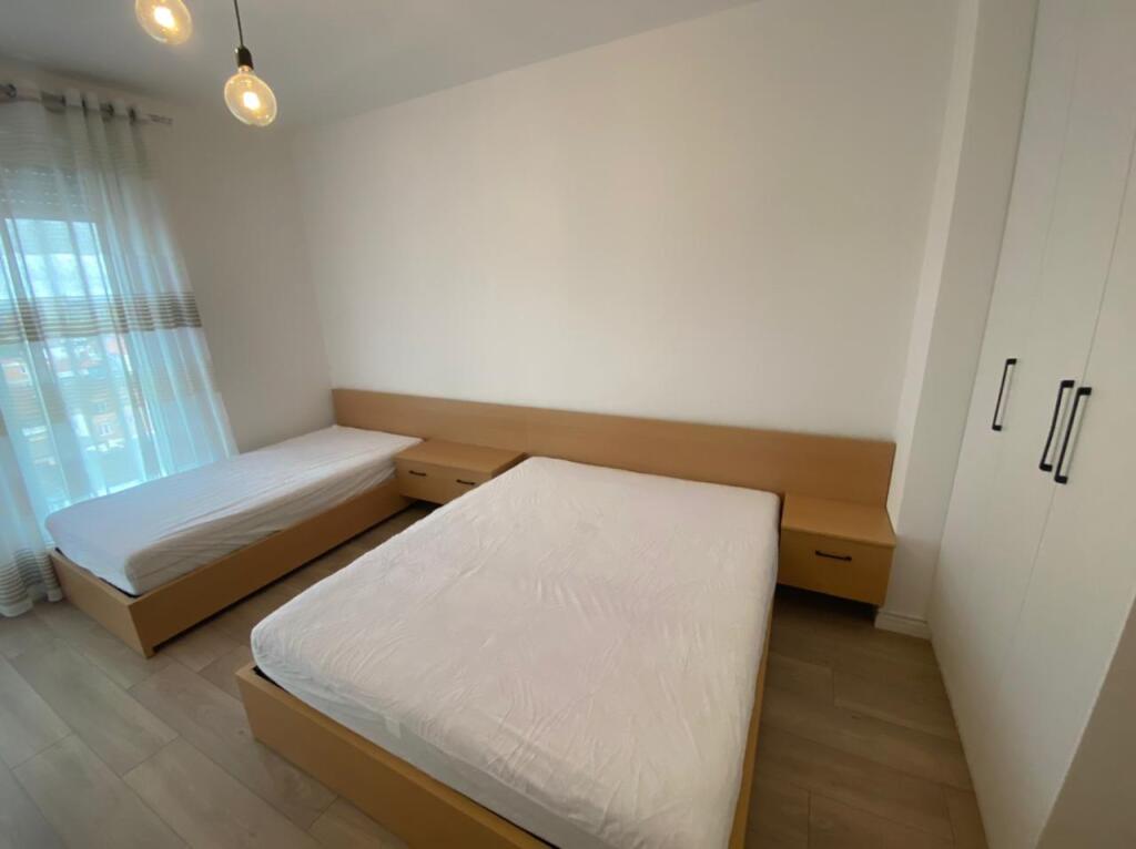 Jepet me qera apartament 1+1 ,Foleja e Gjelber ,Zogu i Zi!